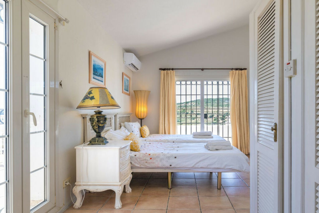 Detached Villa Estepona Málaga - image 40