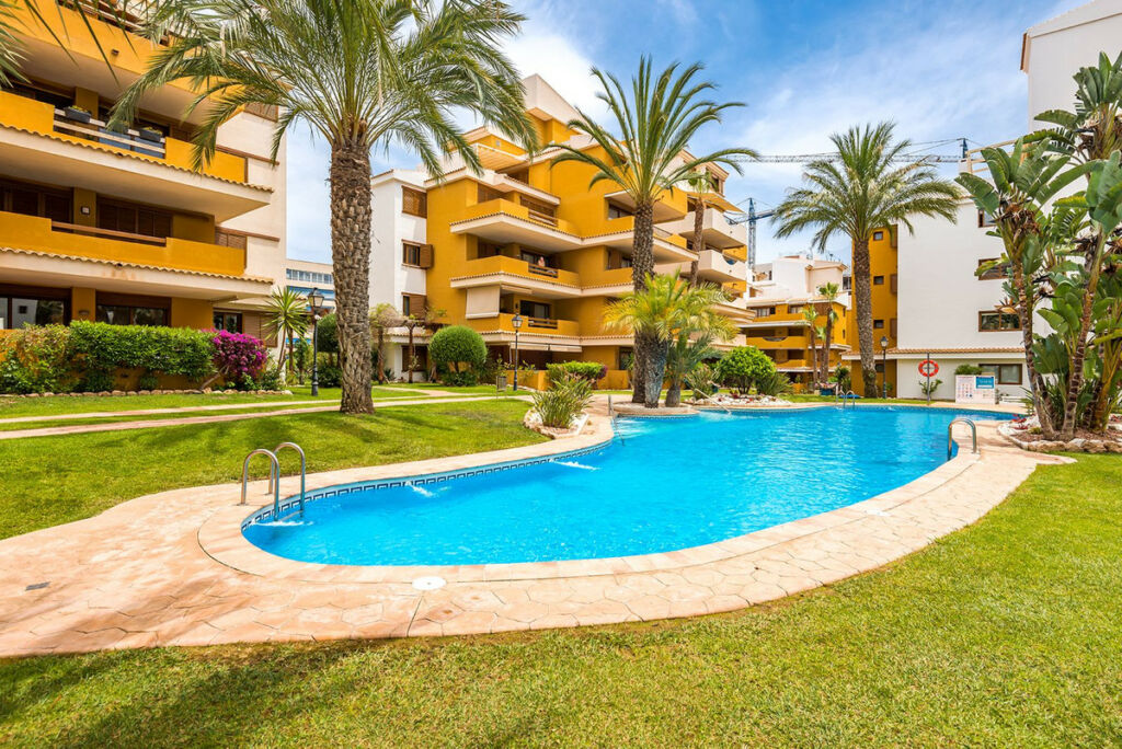 Middle Floor Apartment Punta Prima Alicante - image 23