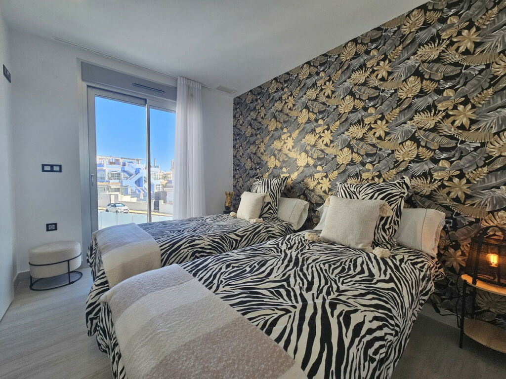 Detached Villa Cabo Roig Alicante - image 23
