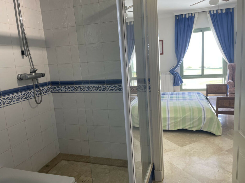Middle Floor Apartment La Alcaidesa Cádiz - image 23