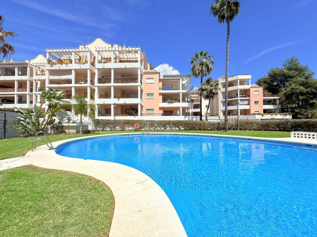 Middle Floor Apartment Nueva Andalucía Málaga - image 23