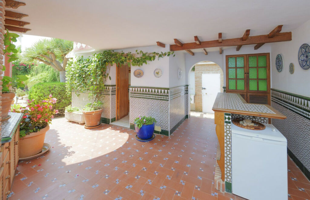 Detached Villa Marbella Málaga - image 23