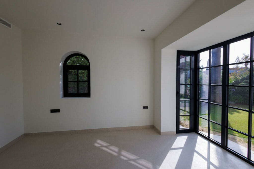 Detached Villa Sotogrande Cádiz - image 12