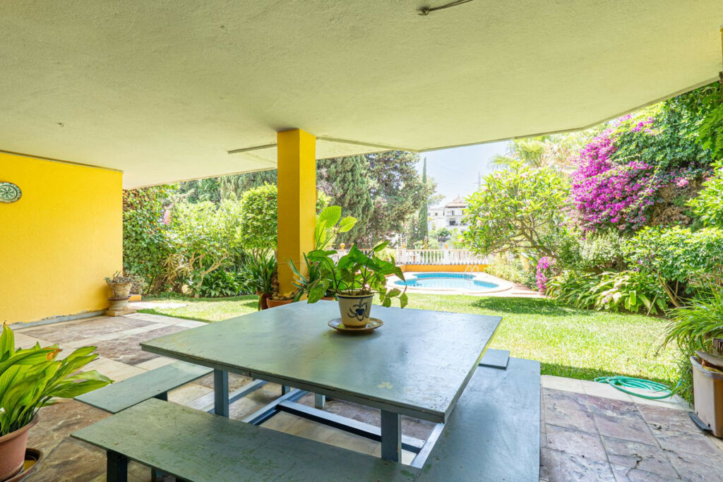Detached Villa Nueva Andalucía Málaga - image 23