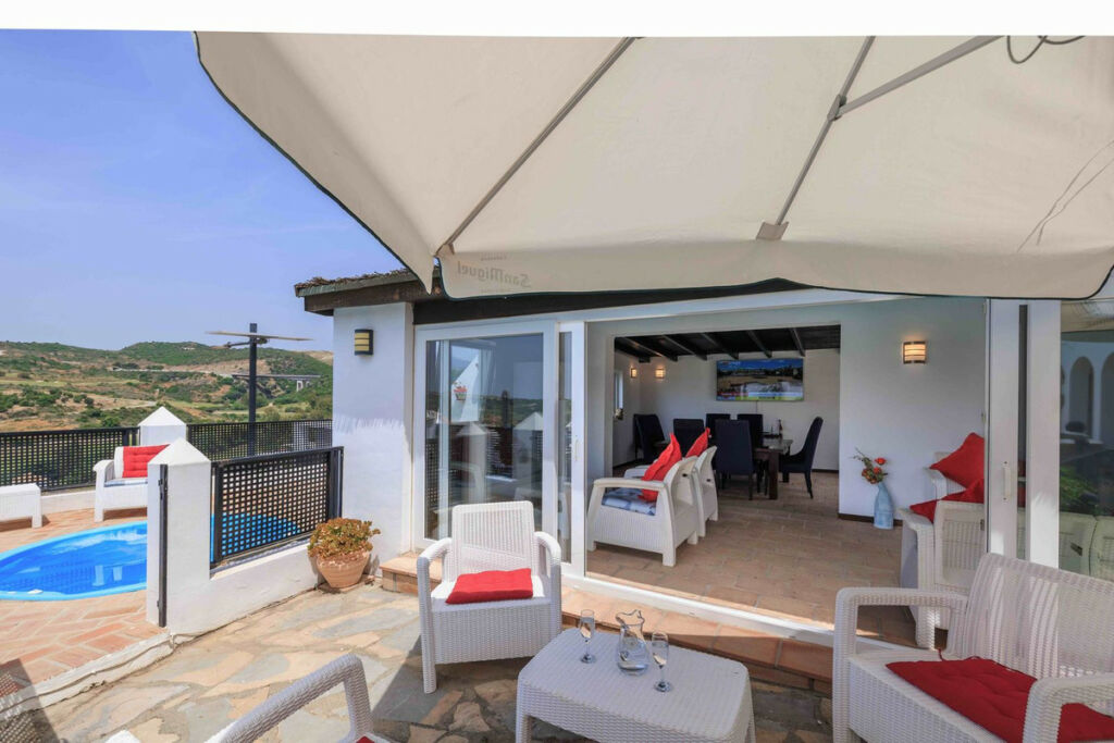 Detached Villa Estepona Málaga - image 23