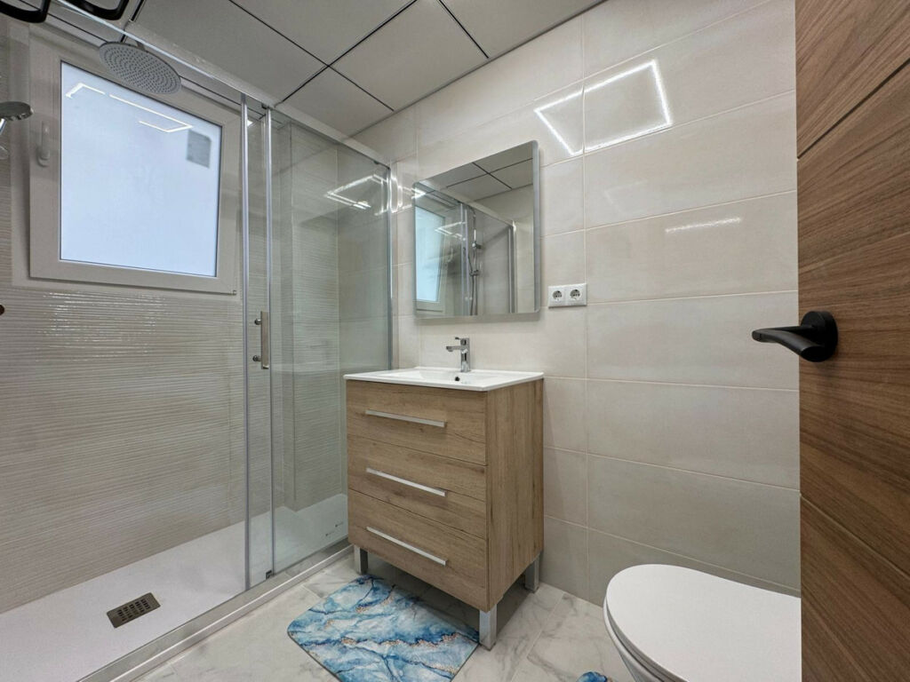 Middle Floor Apartment Torrevieja Alicante - image 23