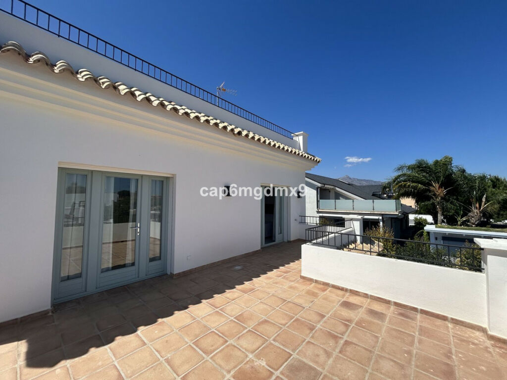 Detached Villa San Pedro de Alcántara Málaga - image 24