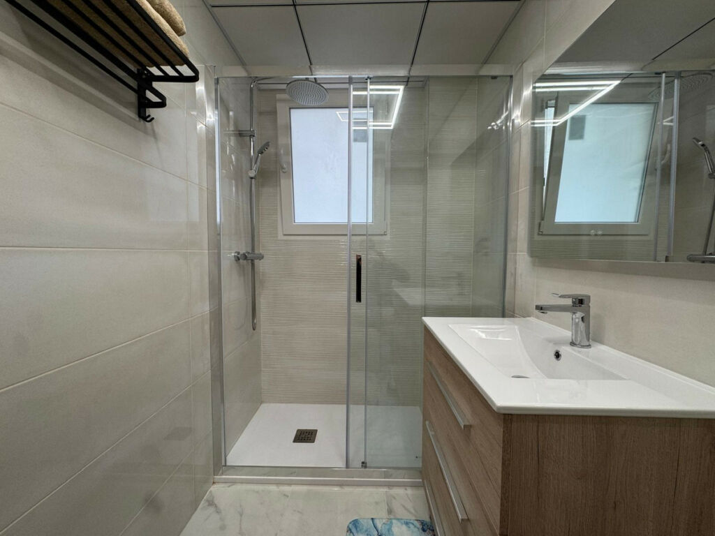 Middle Floor Apartment Torrevieja Alicante - image 24