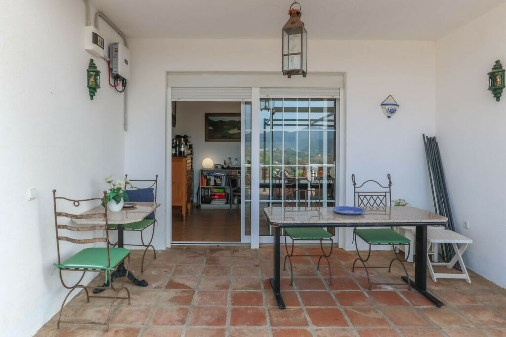 Detached Villa Guaro Málaga - image 25