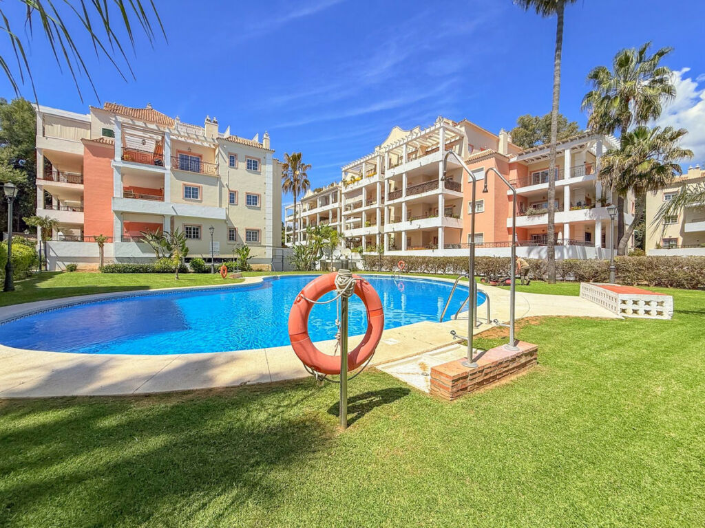 Middle Floor Apartment Nueva Andalucía Málaga - image 24
