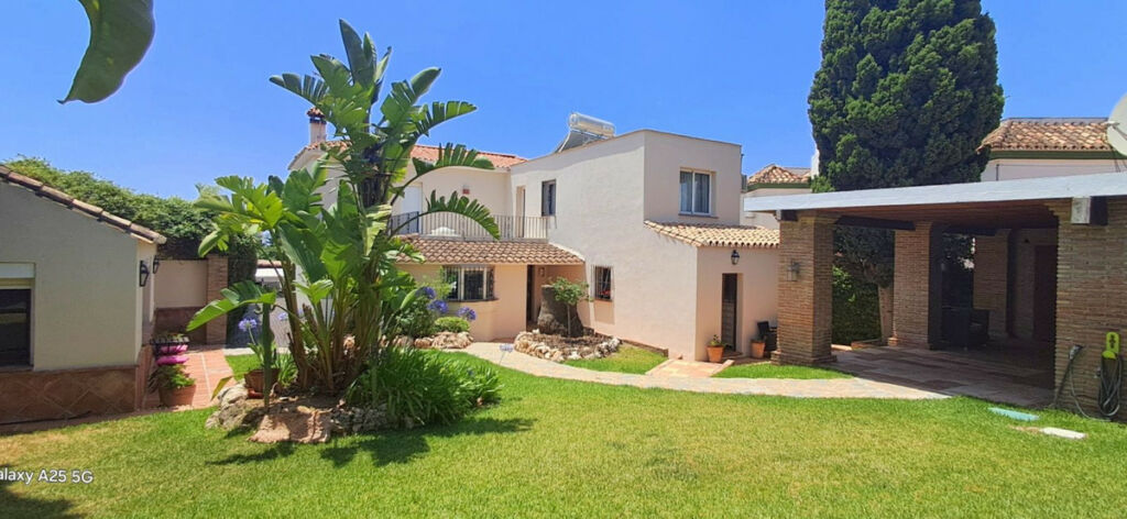 Detached Villa Marbella Málaga - image 24