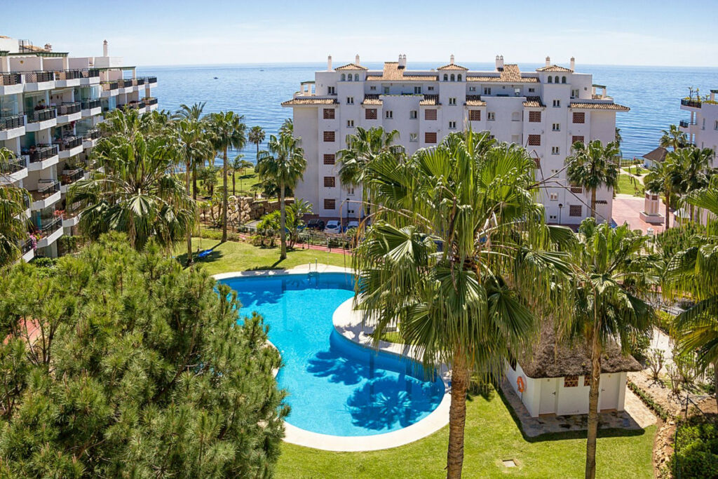 Penthouse Calahonda Málaga - image 19