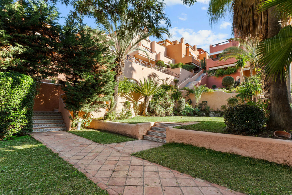 Townhouse Aloha Málaga - image 24
