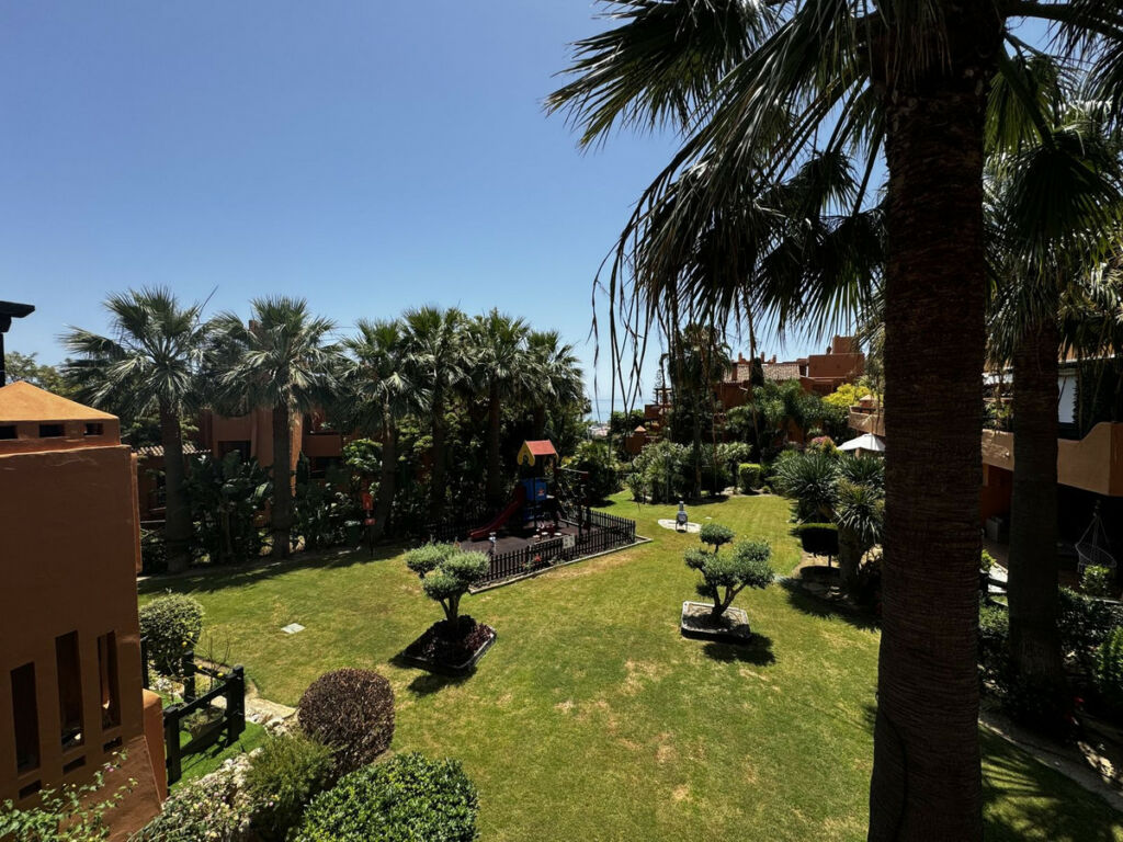 Middle Floor Apartment Estepona Málaga - image 24