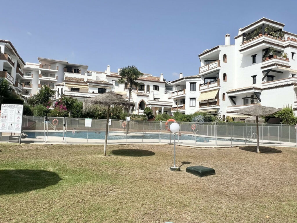 Middle Floor Apartment Calahonda Málaga - image 24
