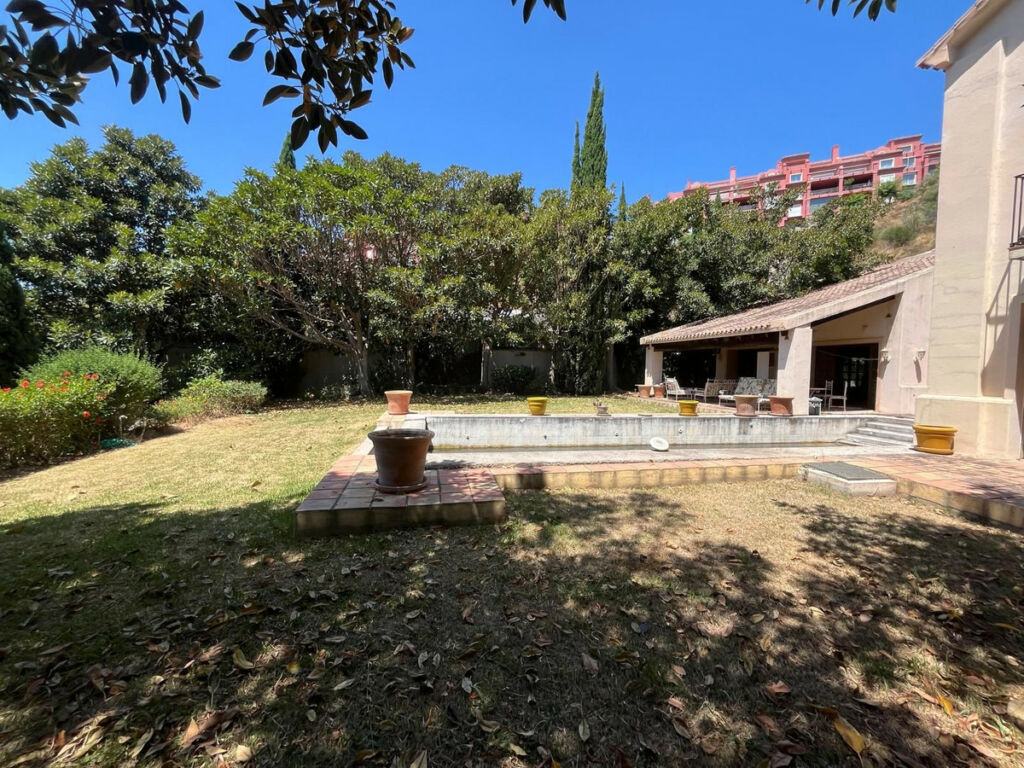 Detached Villa Monte Halcones Málaga - image 24