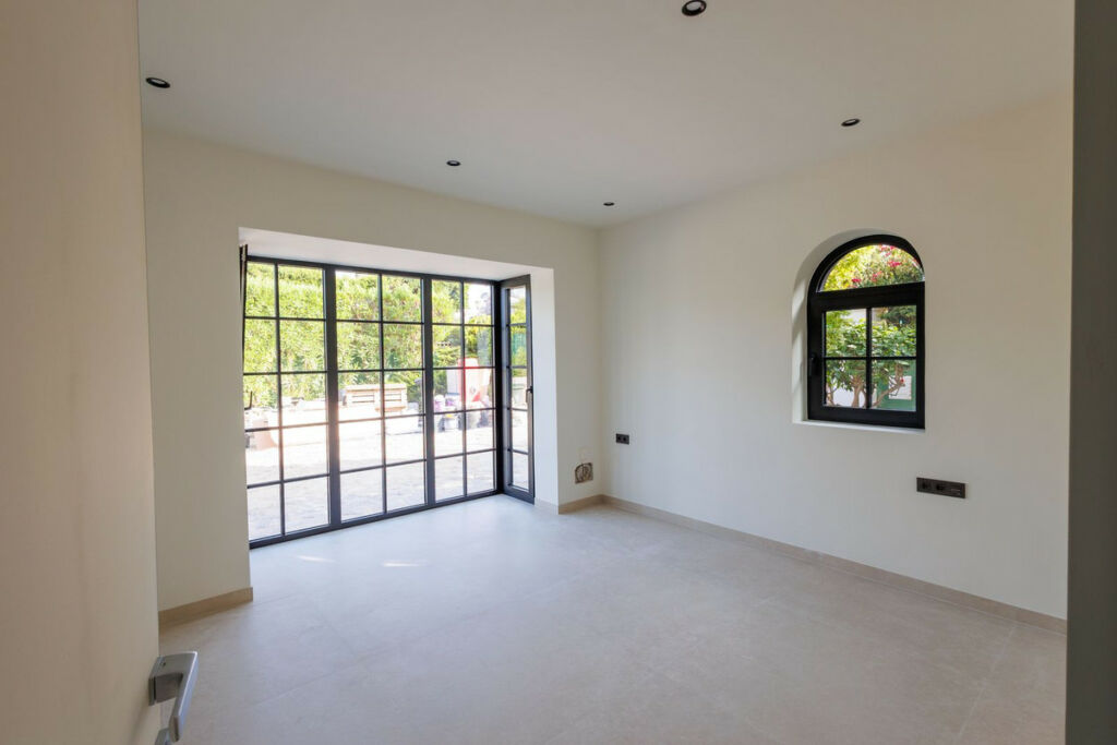 Detached Villa Sotogrande Cádiz - image 17