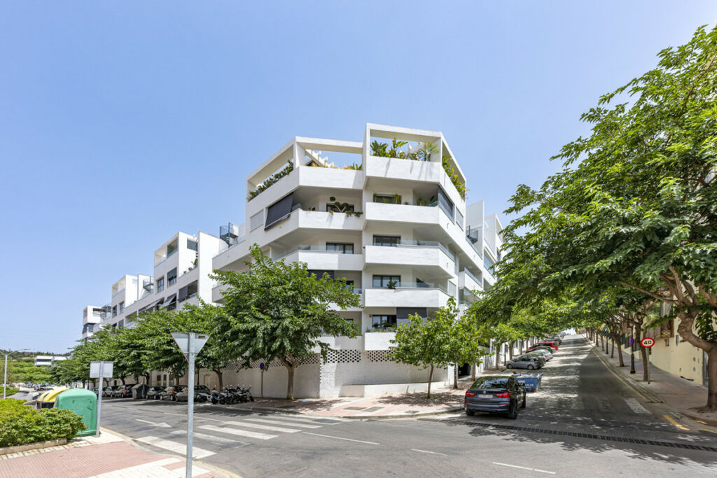 Middle Floor Apartment Estepona Málaga - image 23