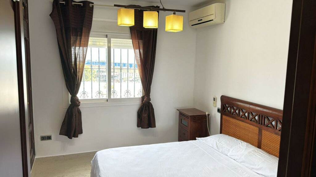 Detached Villa Estepona Málaga - image 23