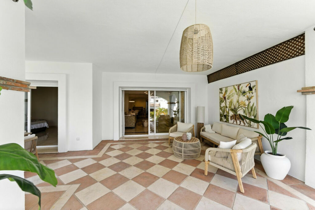 Middle Floor Apartment Nagüeles Málaga - image 36