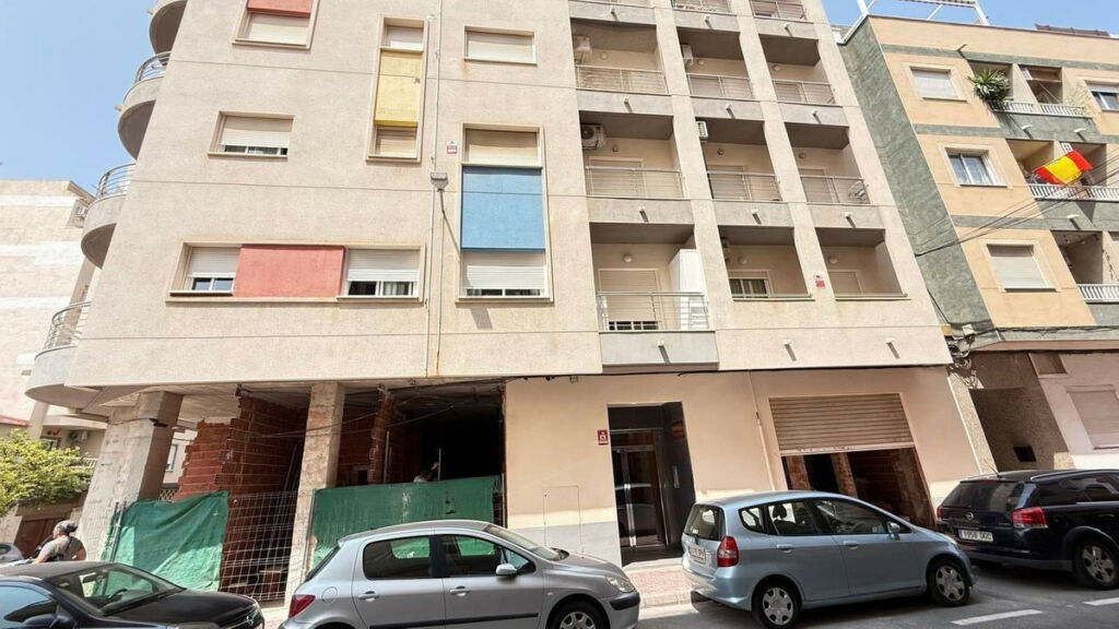 Middle Floor Apartment Torrevieja Alicante - image 24
