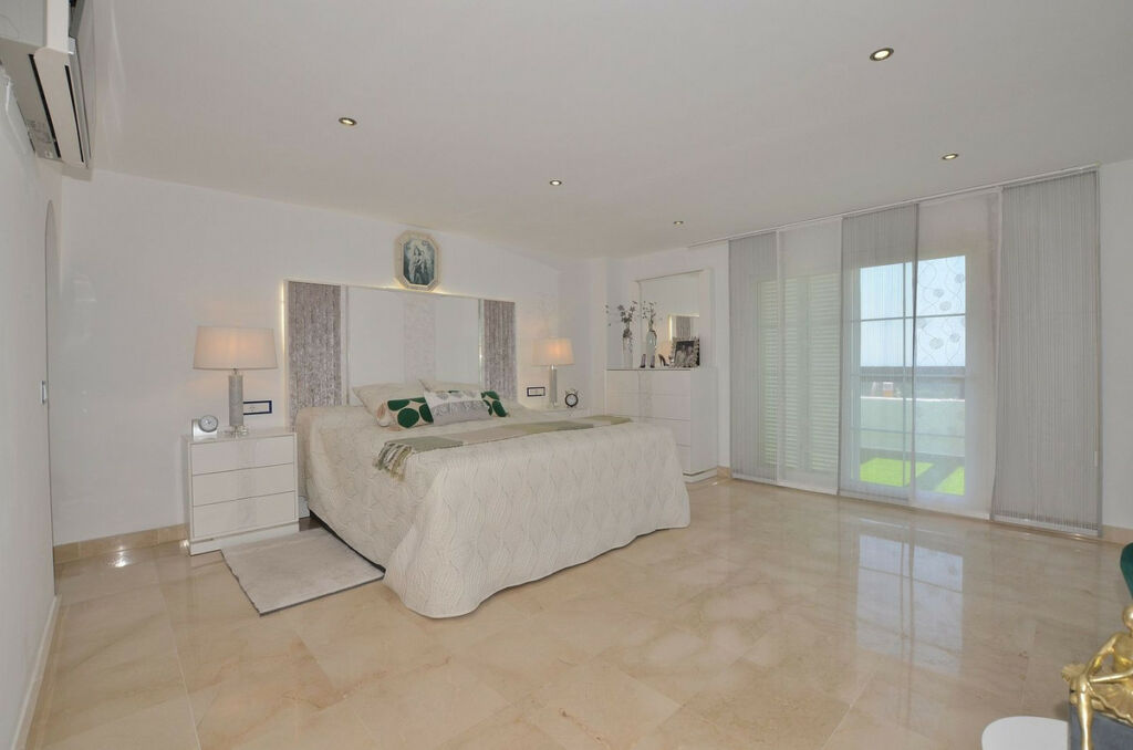 Penthouse Torrequebrada Málaga - image 24