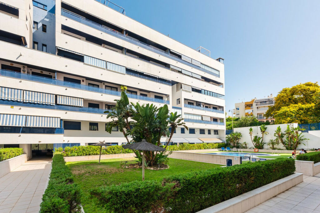 Middle Floor Apartment Estepona Málaga - image 24