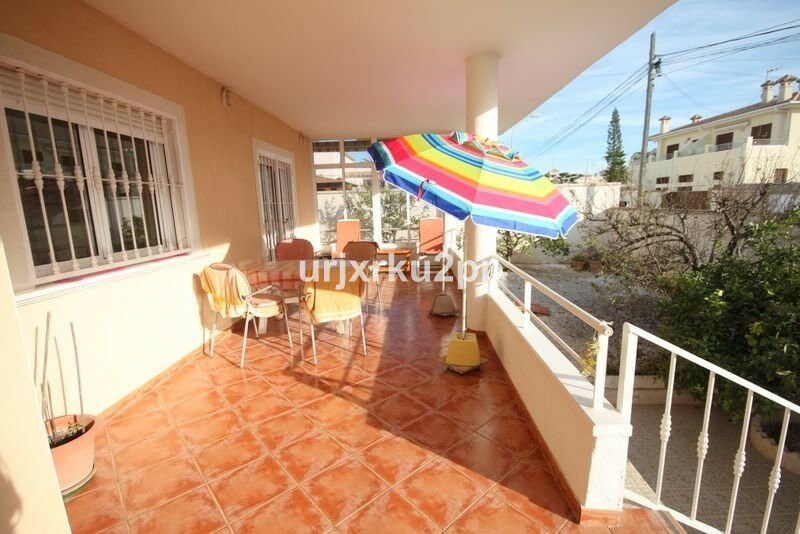 Detached Villa Aguas Nuevas Alicante - image 25