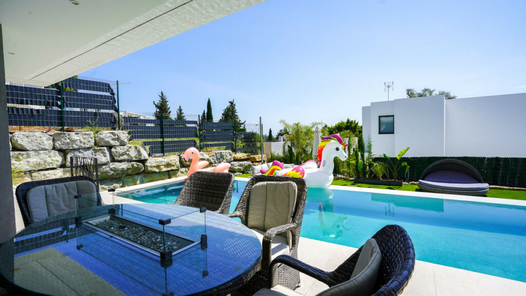 Detached Villa Estepona Málaga - image 25