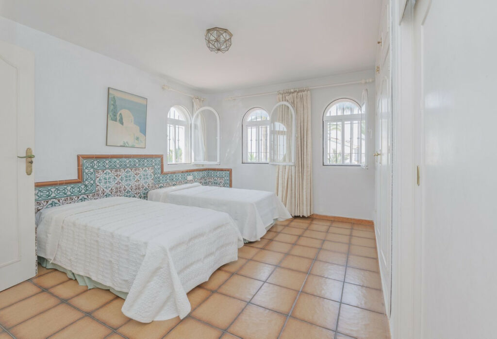 Detached Villa Marbella Málaga - image 25
