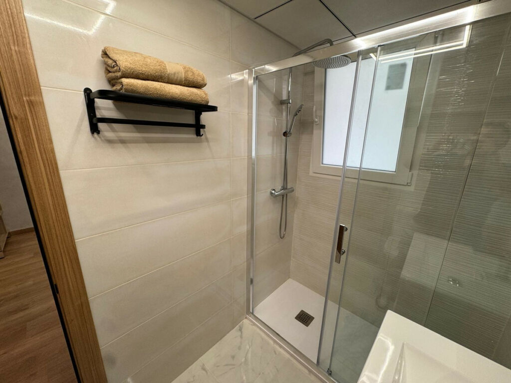 Middle Floor Apartment Torrevieja Alicante - image 25
