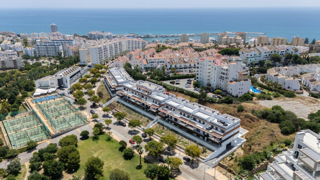 Middle Floor Apartment Estepona Málaga - image 25