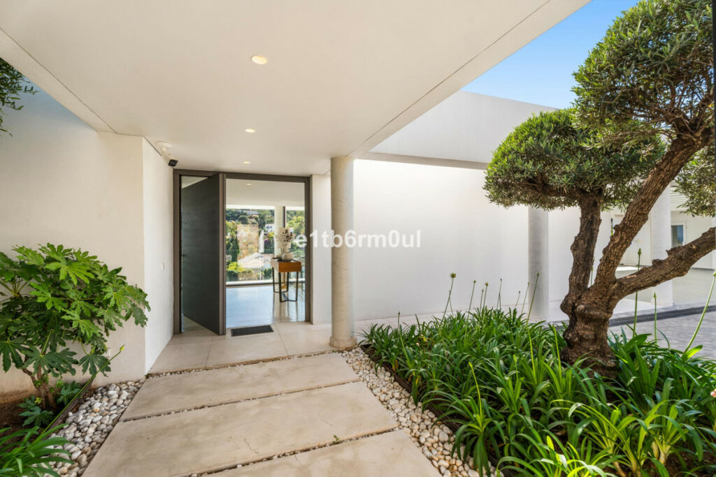 Detached Villa La Quinta Málaga - image 25