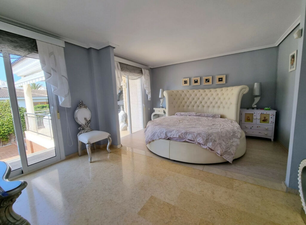 Detached Villa La Mata Alicante - image 4