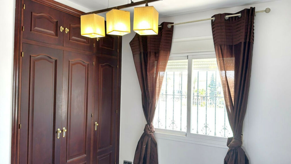 Detached Villa Estepona Málaga - image 24