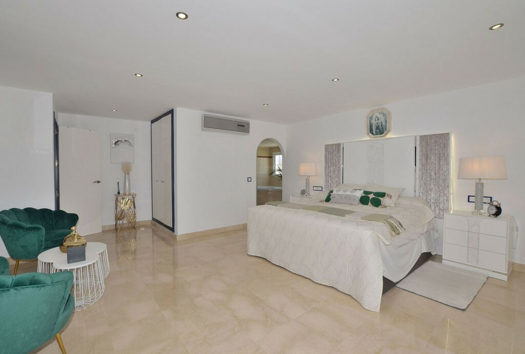Penthouse Torrequebrada Málaga - image 25