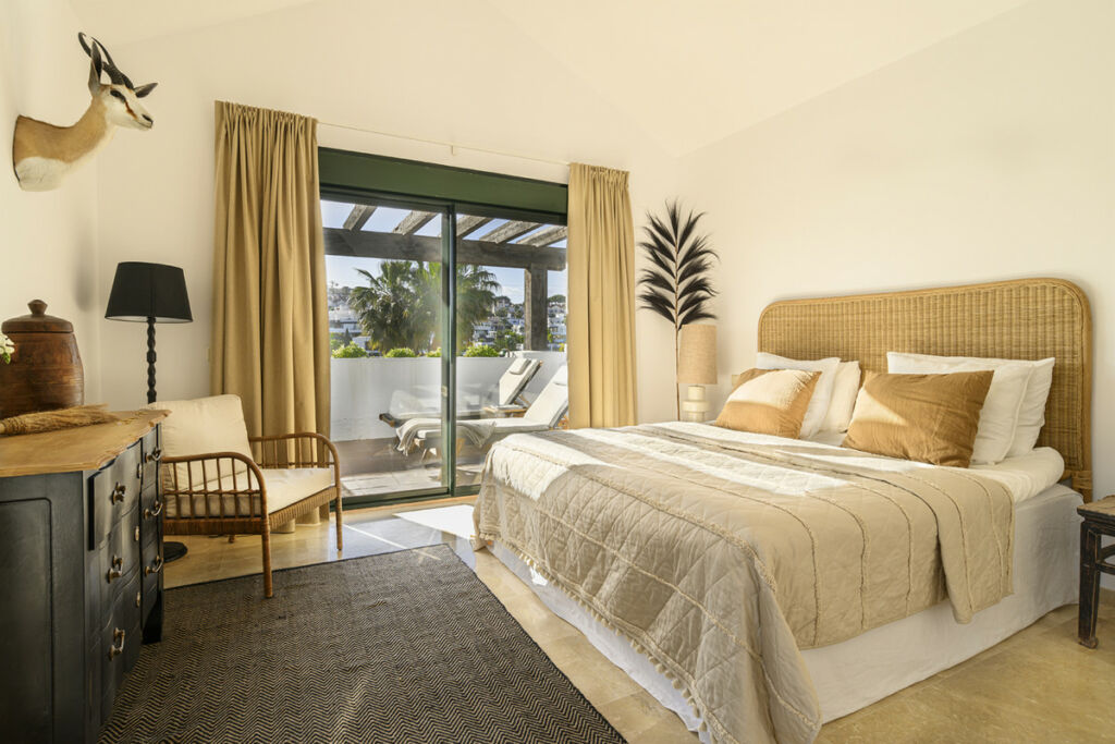 Detached Villa Estepona Málaga - image 25