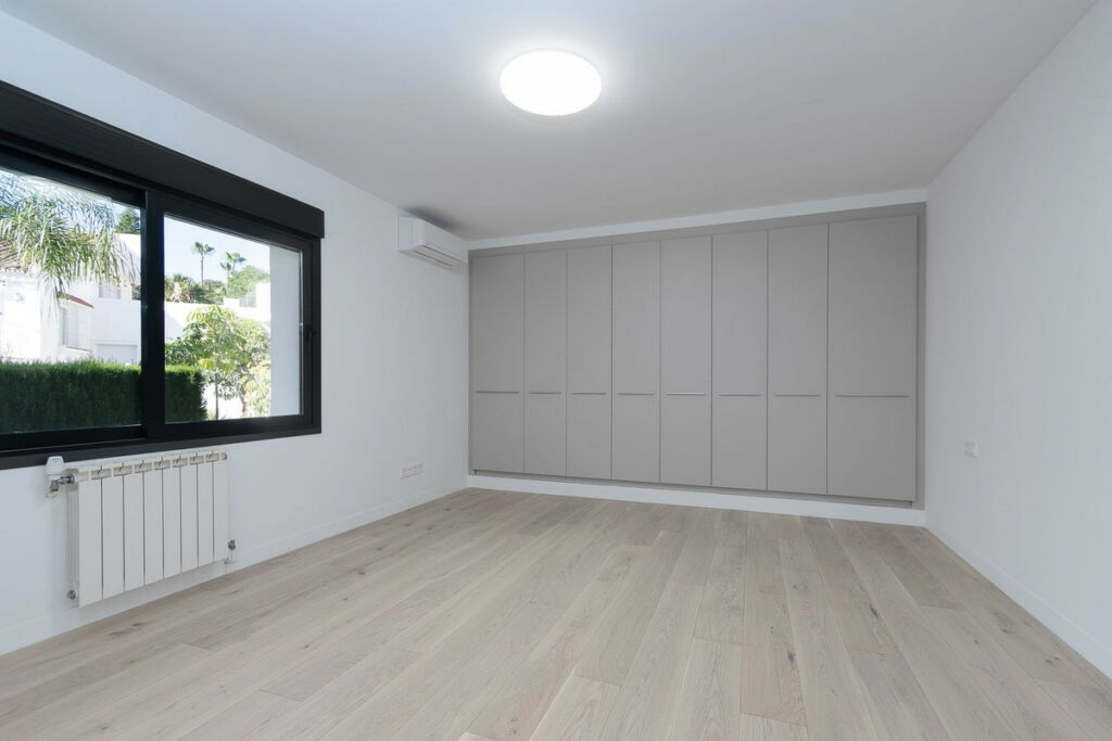 Detached Villa Marbella Málaga - image 25