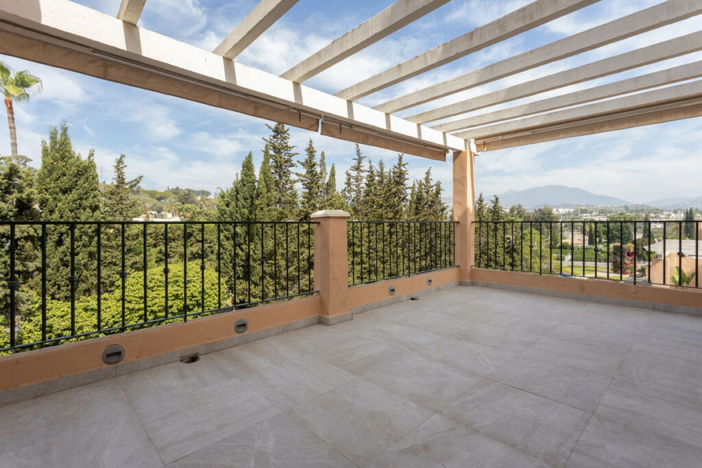 Middle Floor Apartment Nueva Andalucía Málaga - image 25