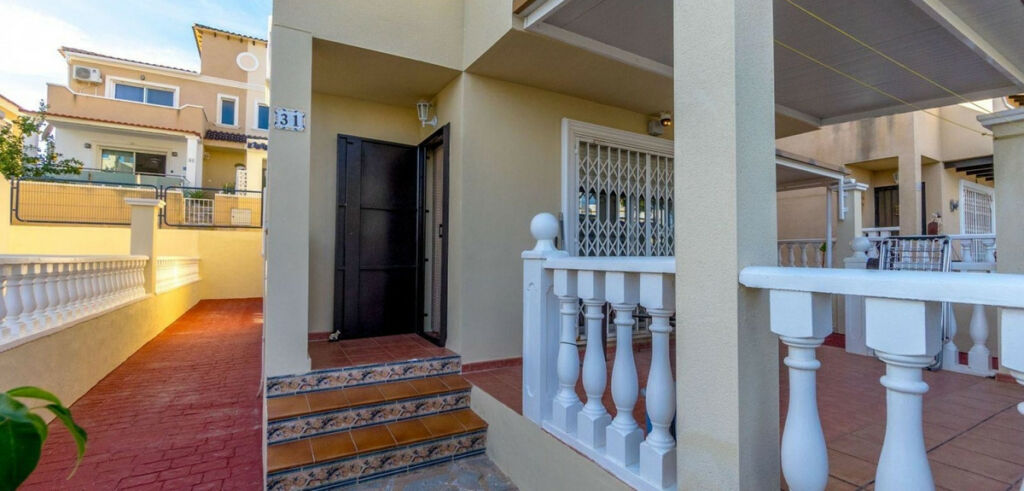 Detached Villa Villamartin Alicante - image 25
