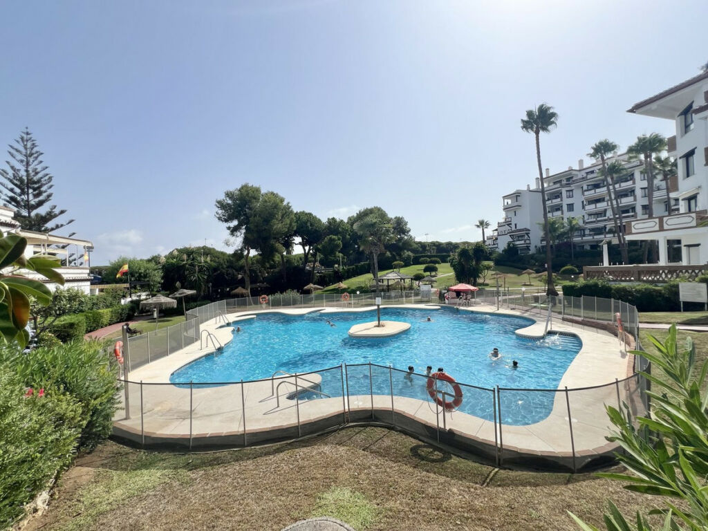 Middle Floor Apartment Calahonda Málaga - image 25