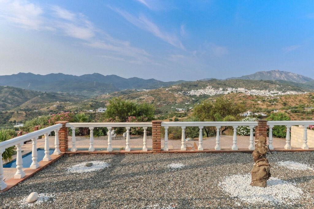 Detached Villa Guaro Málaga - image 26