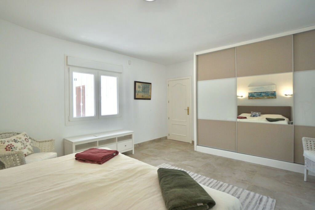 Detached Villa Montemar Alicante - image 25