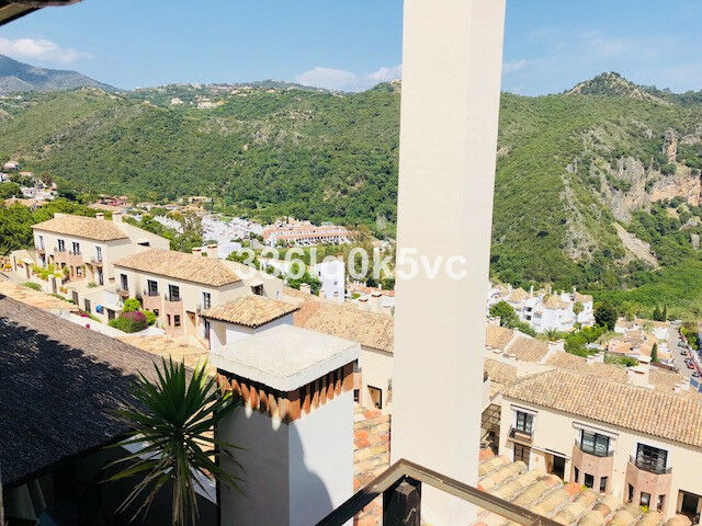 Townhouse Benahavís Málaga - image 25
