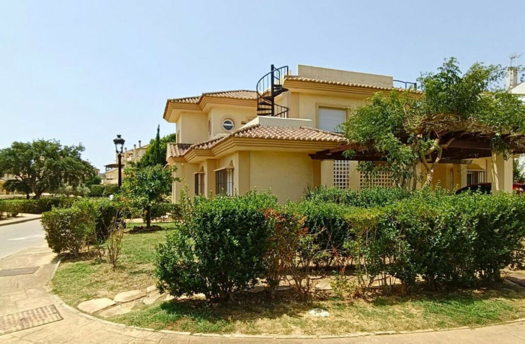 Semi-Detached House San Roque Club Cádiz - image 25