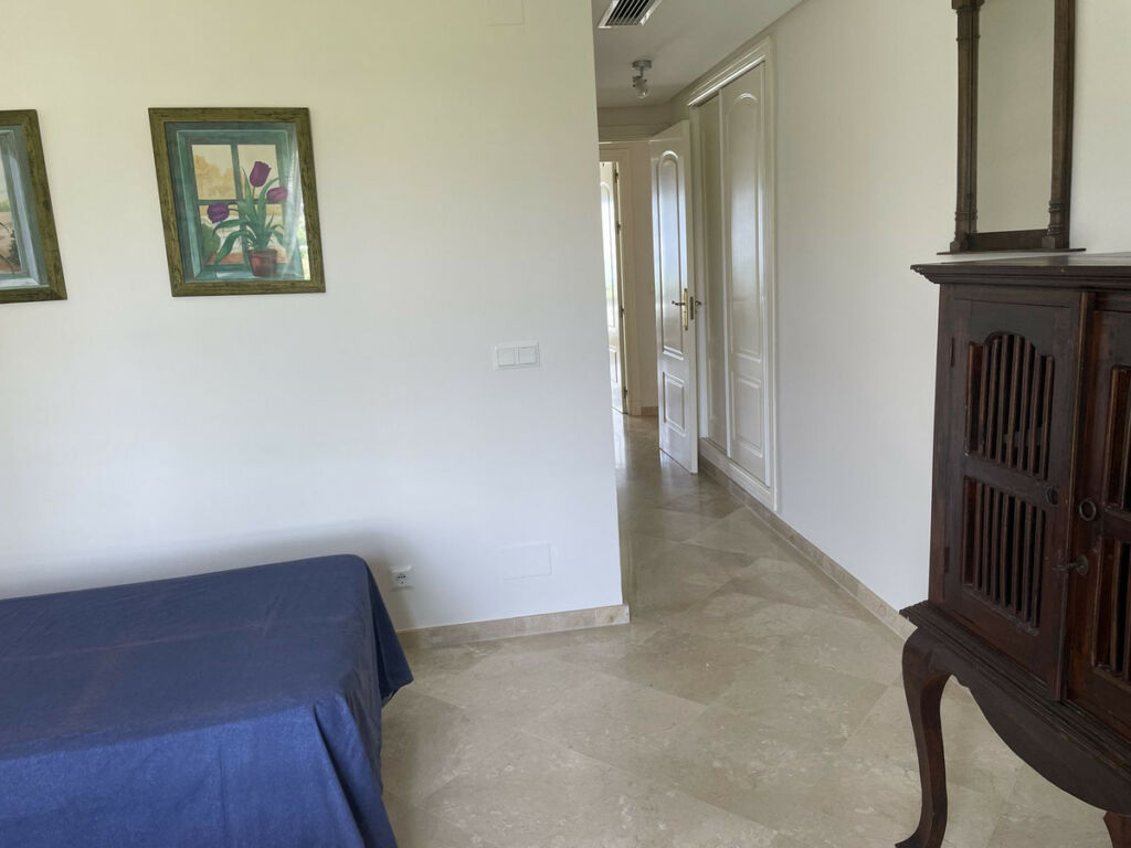 Middle Floor Apartment La Alcaidesa Cádiz - image 25