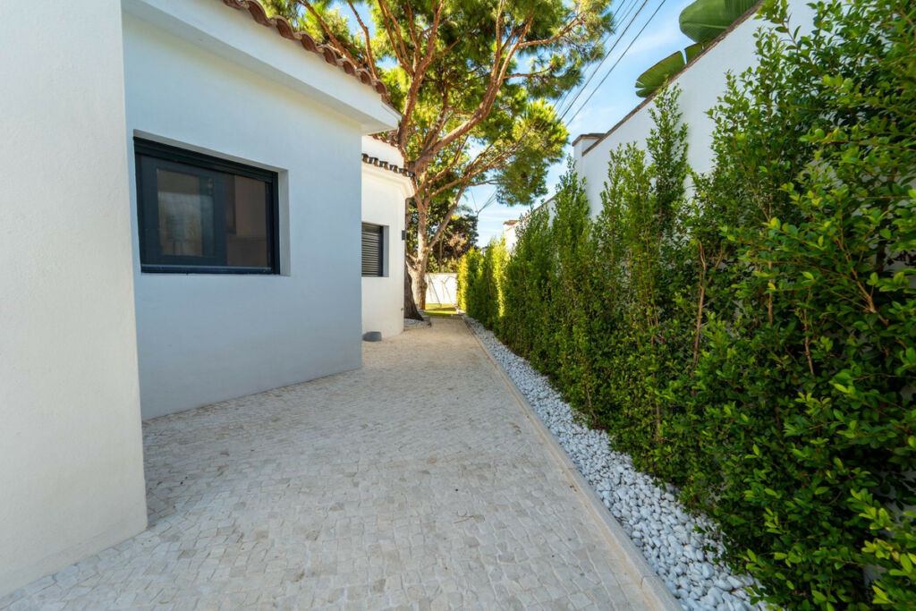 Detached Villa Marbesa Málaga - image 25