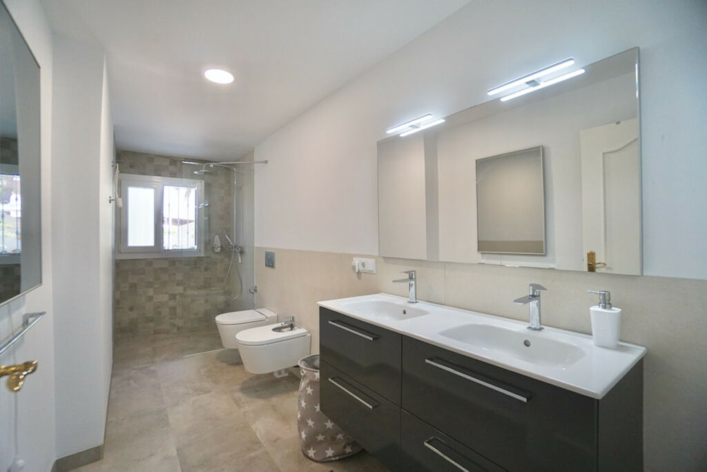 Detached Villa Montemar Alicante - image 26