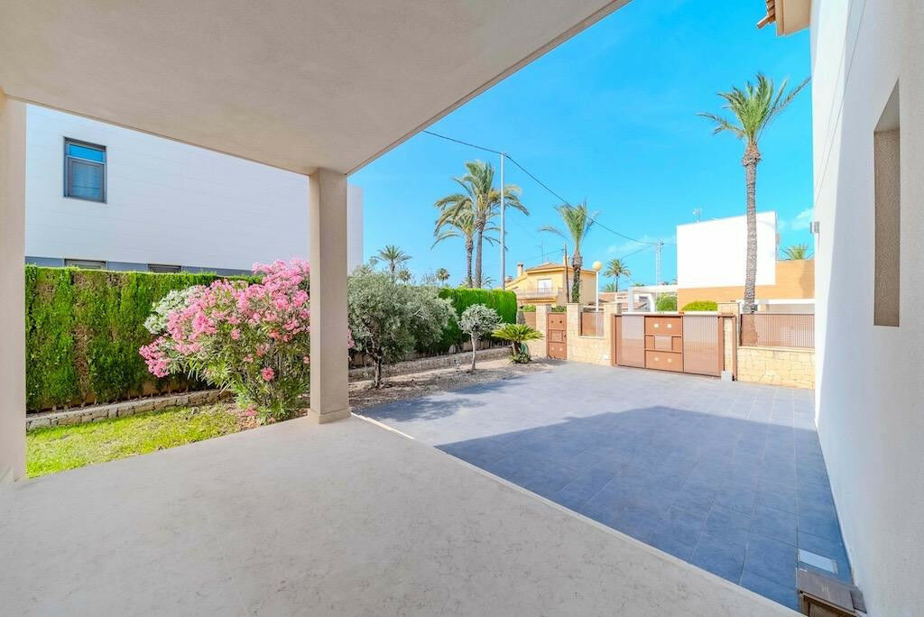 Detached Villa Cabo Roig Alicante - image 26