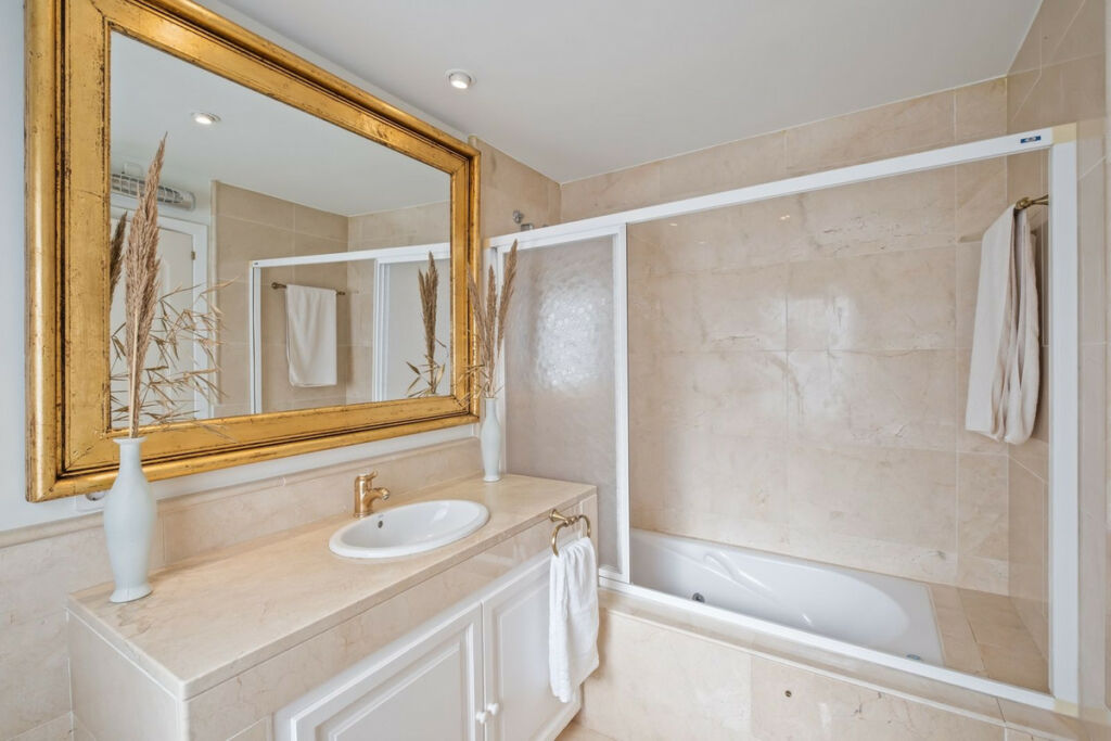 Detached Villa Reserva de Marbella Málaga - image 26